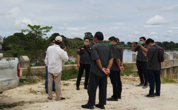 Diduga Ada yang Tak Beres, Kejati Riau Mulai 'Bidik' Ambruknya Turap Danau Tajwid Pelalawan 